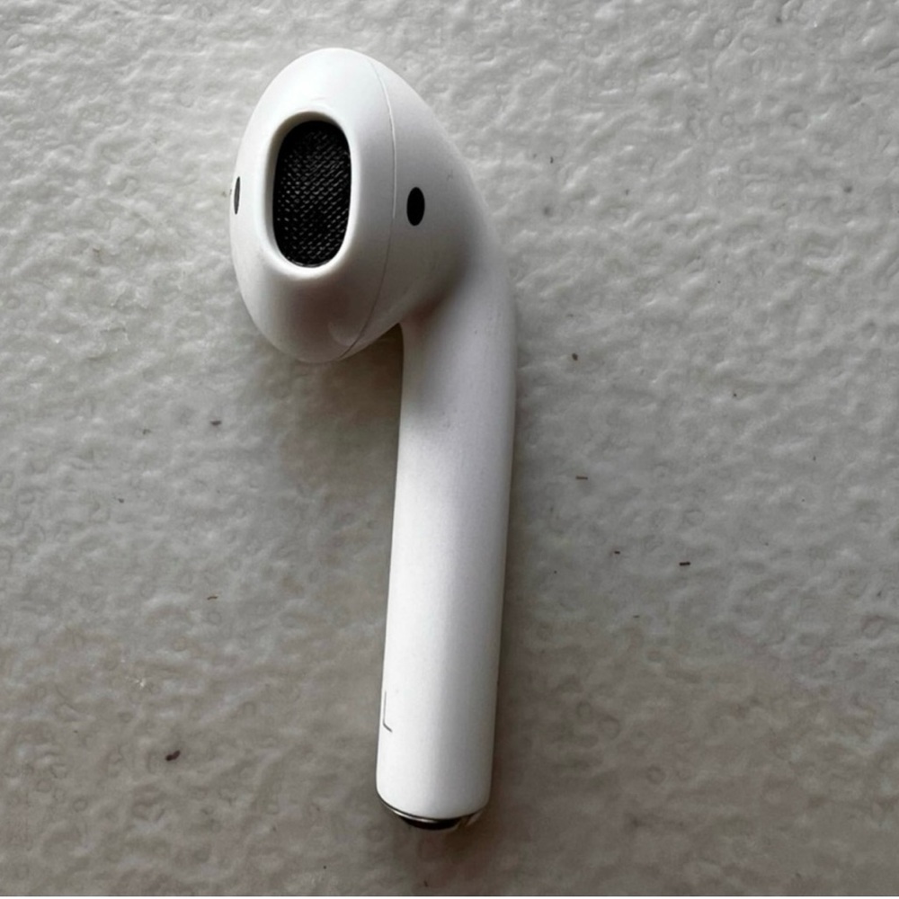 Left Ear Apple AirPods 2nd Generation - Picture 3 of 3